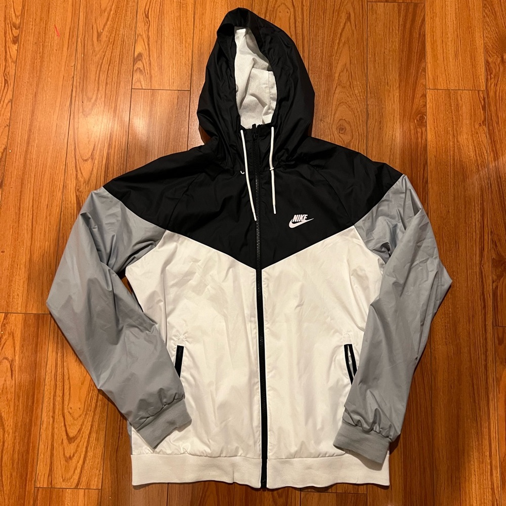 NWOT Nike Windrunner Jacket - Men’s Medium